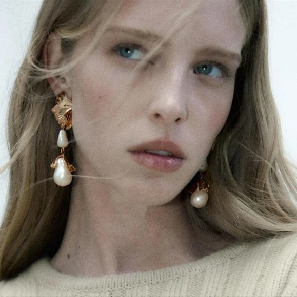 Zara Jewelry - ZARA Pearl Leaf Earrings